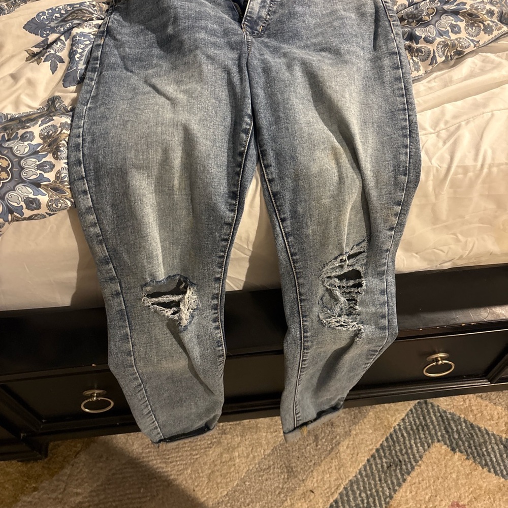 NY&C Curvy Sculpting Skinny Jeans Distressed Knees Size 8